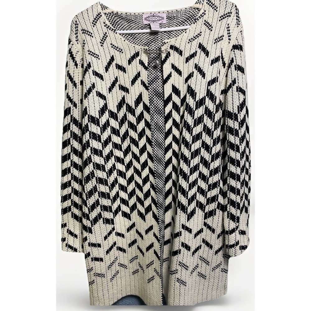 Oliver by Escio Women Black Cream Chevron Knit Cardigan Sweater Pin Closure M